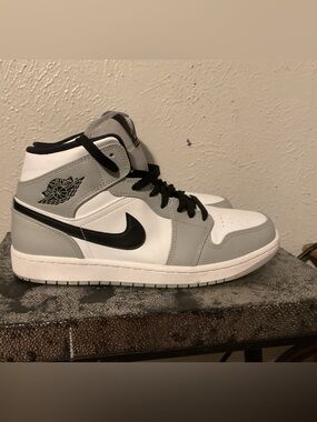 Nike Air Jordan 1 Mid White Gray Black